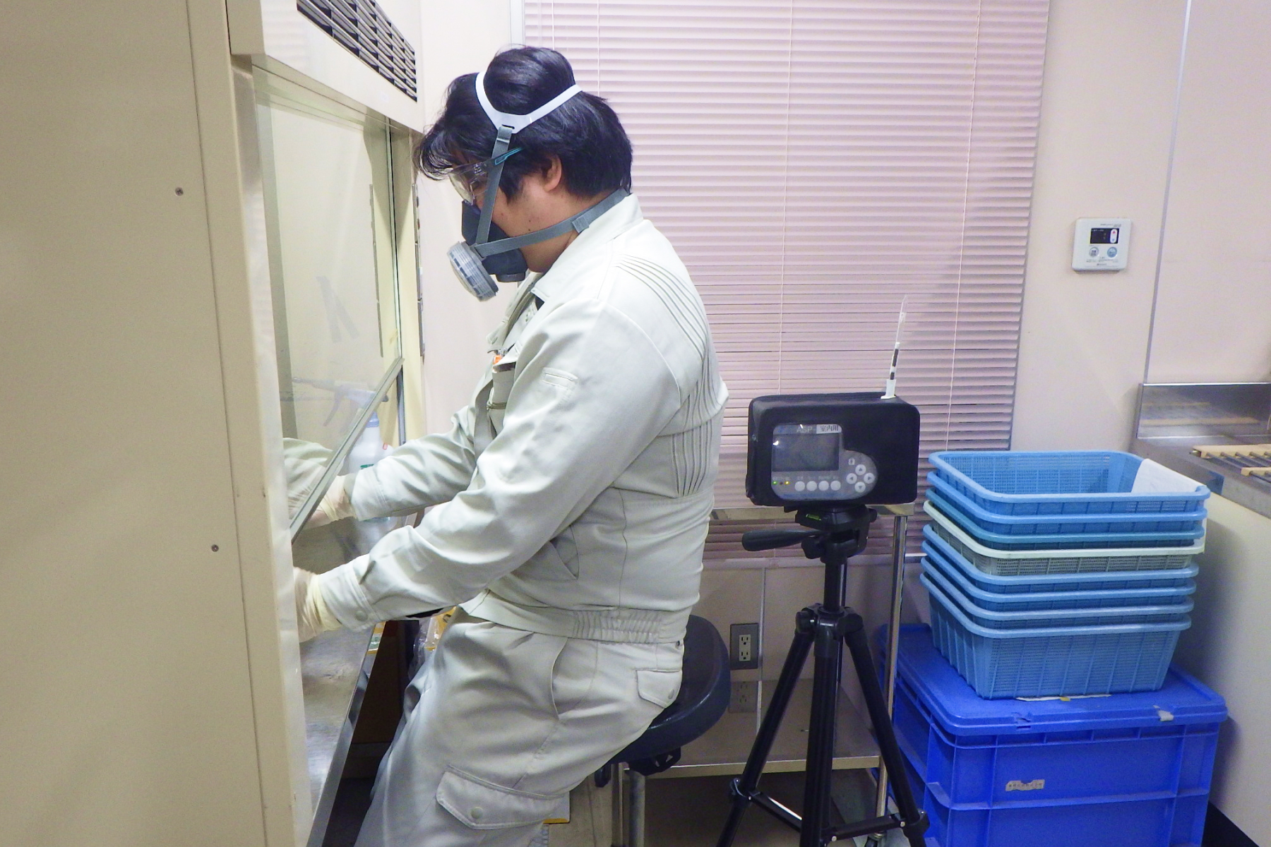 作業環境(有機溶剤測定)の様子